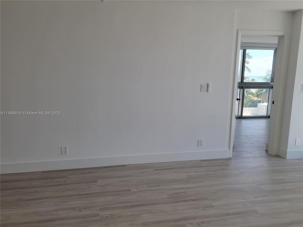 2655 Collins Ave - Photo 22