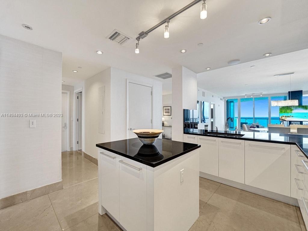 17121 Collins Ave - Photo 15