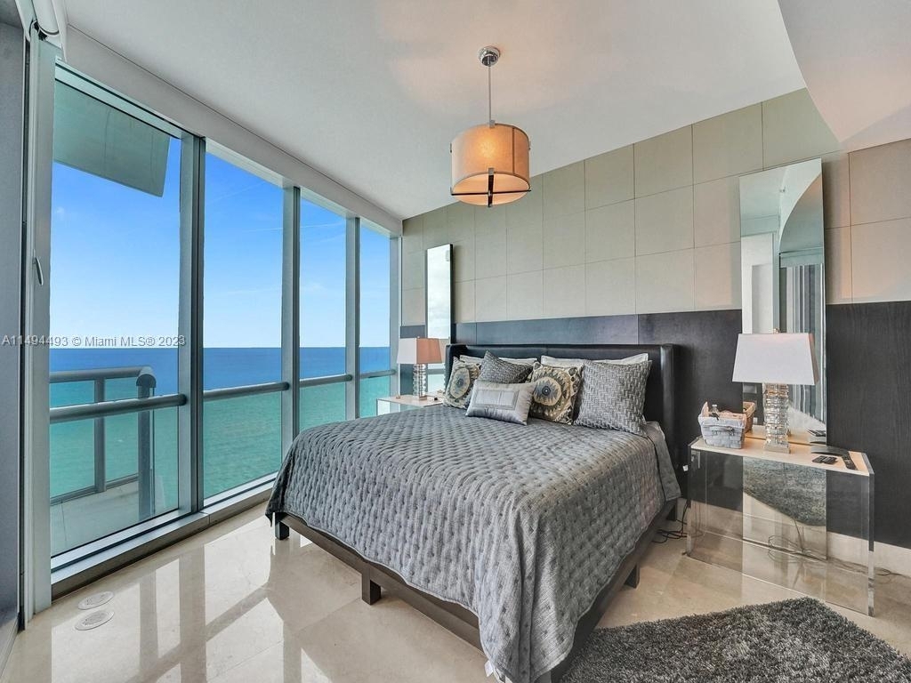 17121 Collins Ave - Photo 32