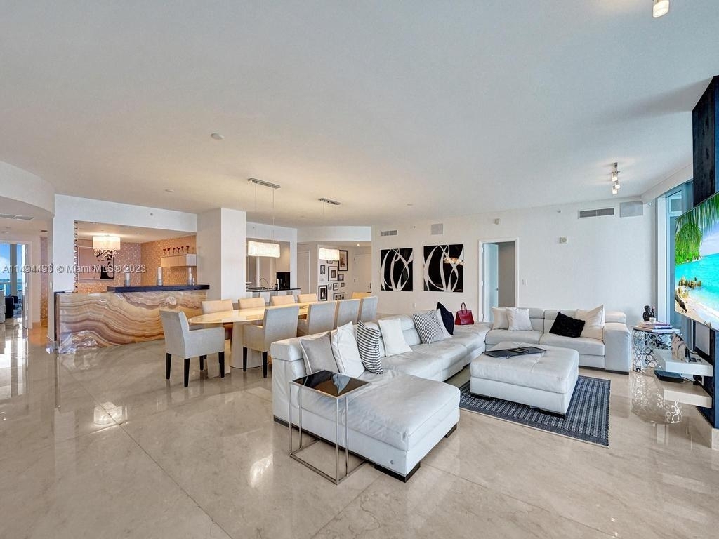 17121 Collins Ave - Photo 2