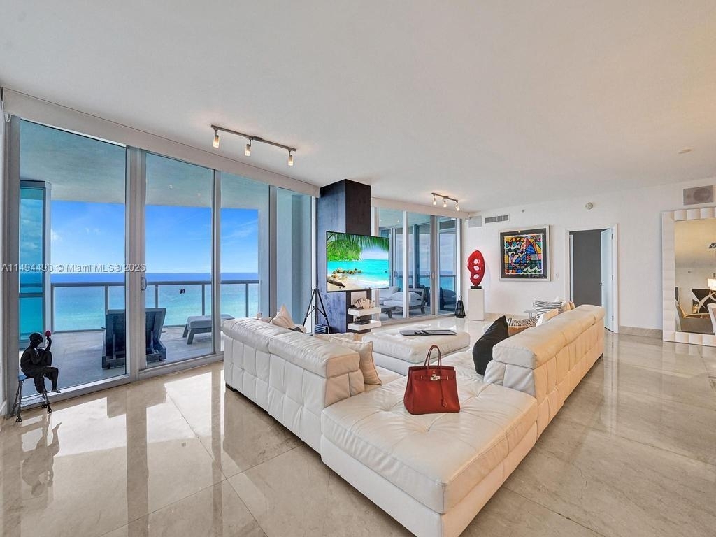 17121 Collins Ave - Photo 10