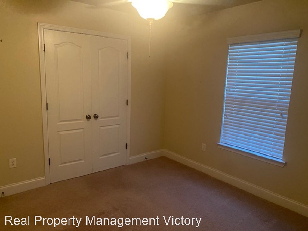 1043 Lexington Dr. - Photo 2