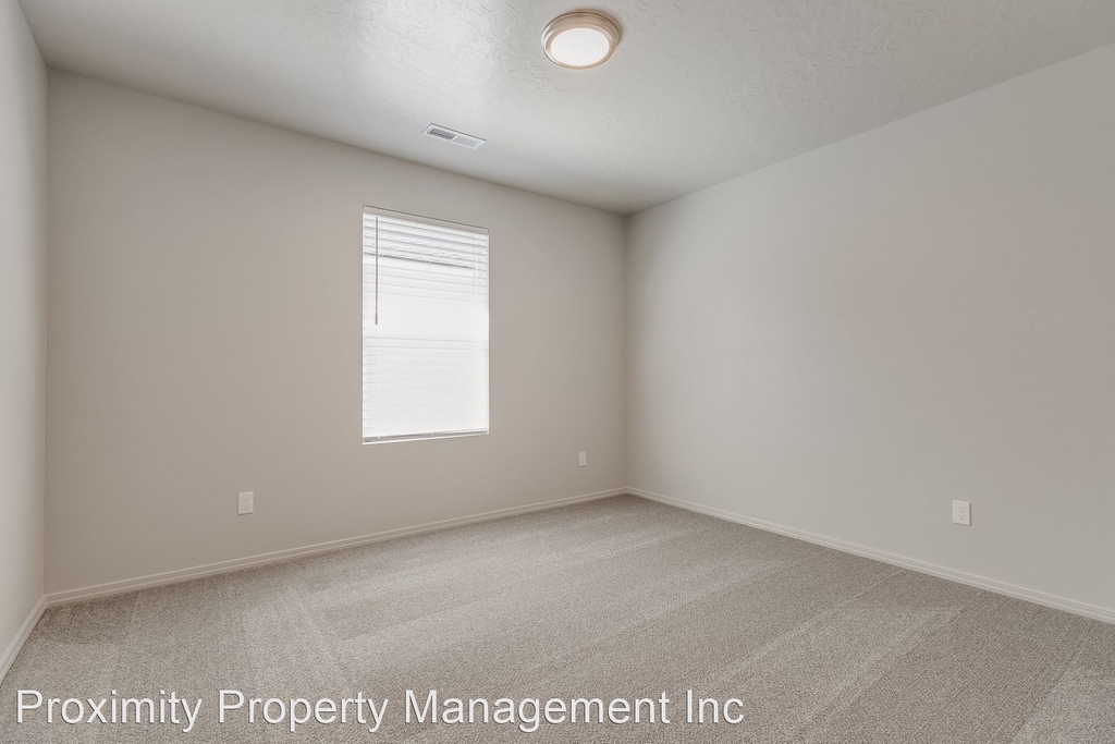 3117 N Saratov Way - Photo 13