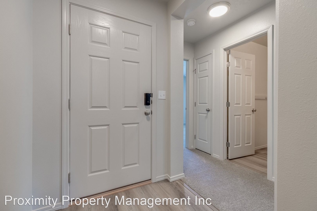 3117 N Saratov Way - Photo 6