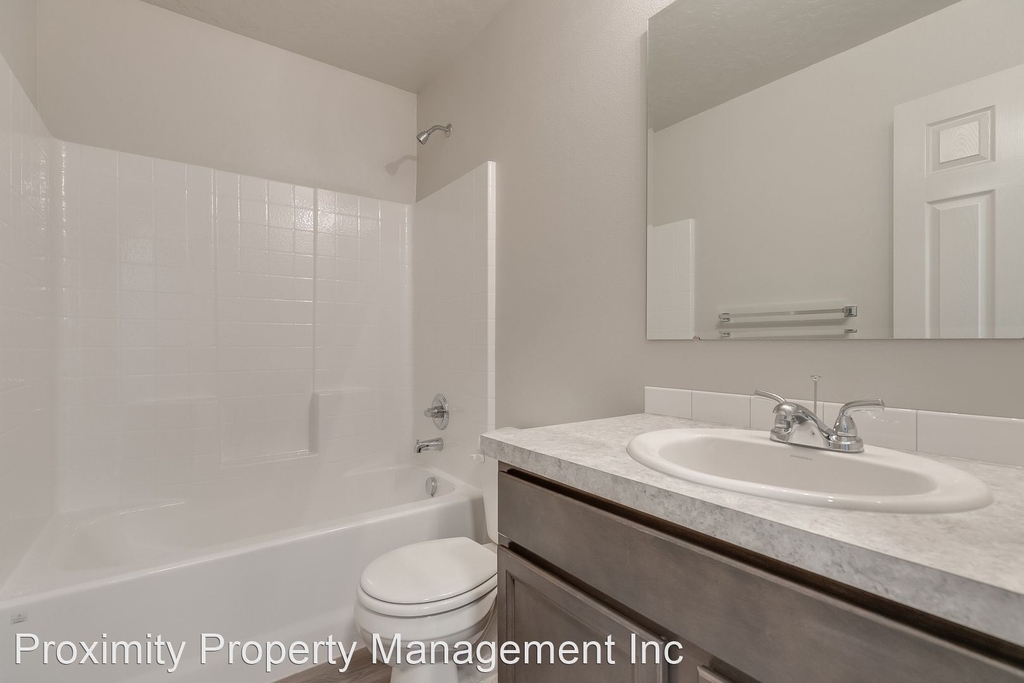 3117 N Saratov Way - Photo 2