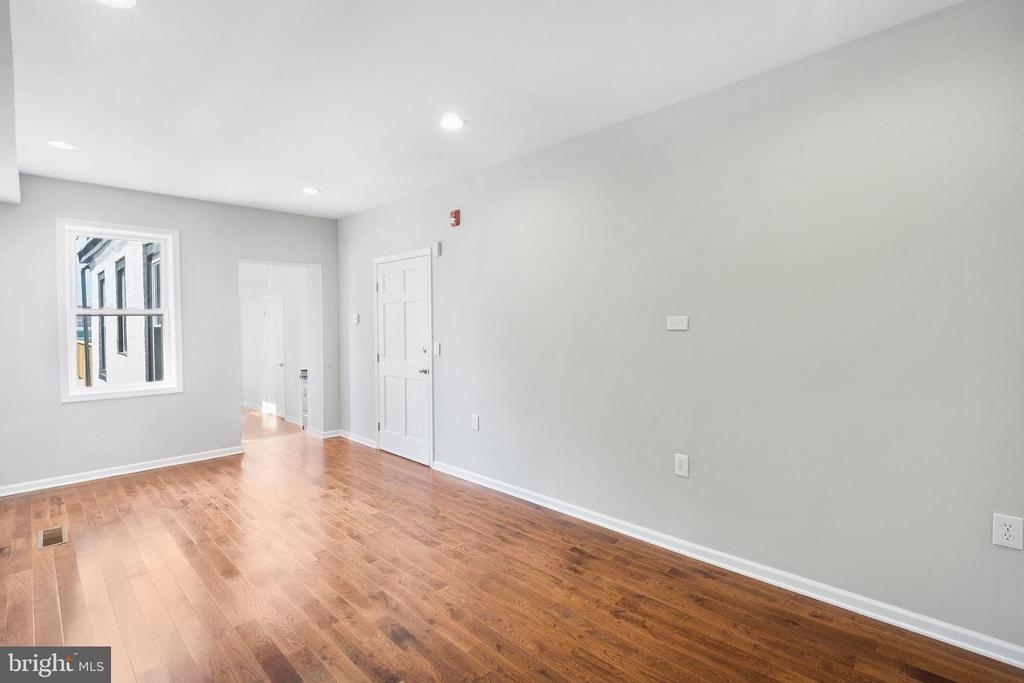 1762 Frankford Ave - Photo 3