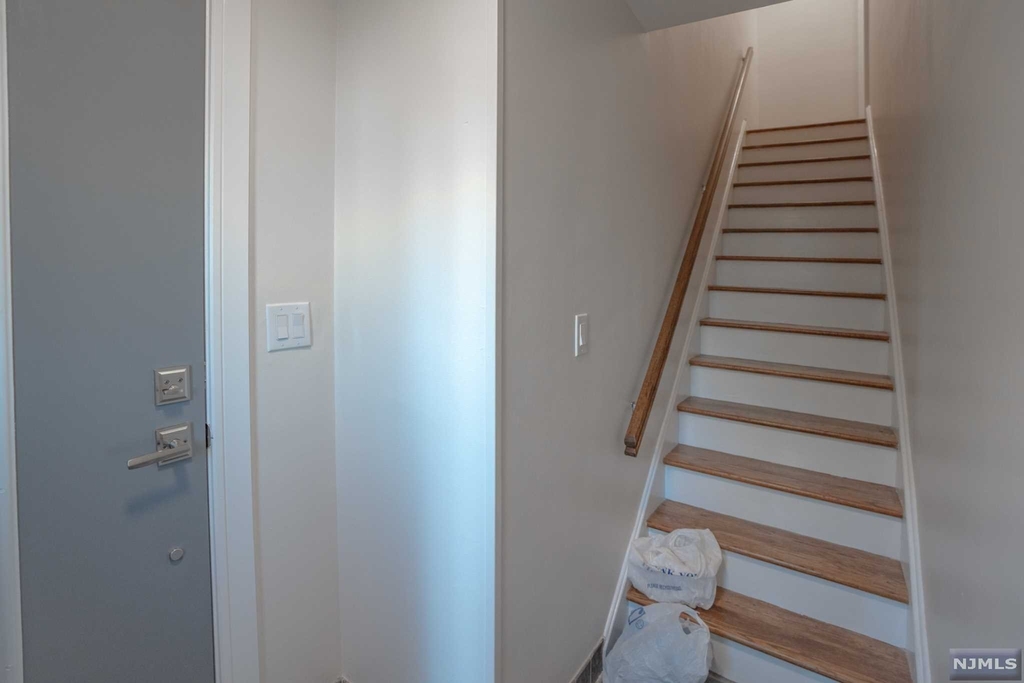 474 8th Street - Photo 3