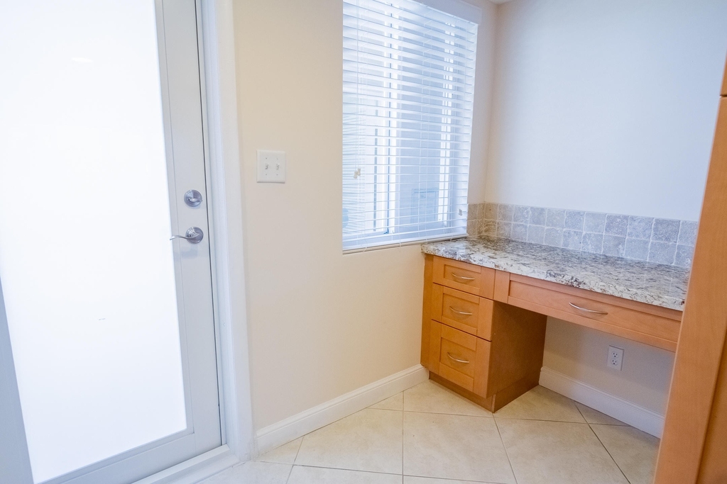 300 E Royal Palm Road - Photo 22