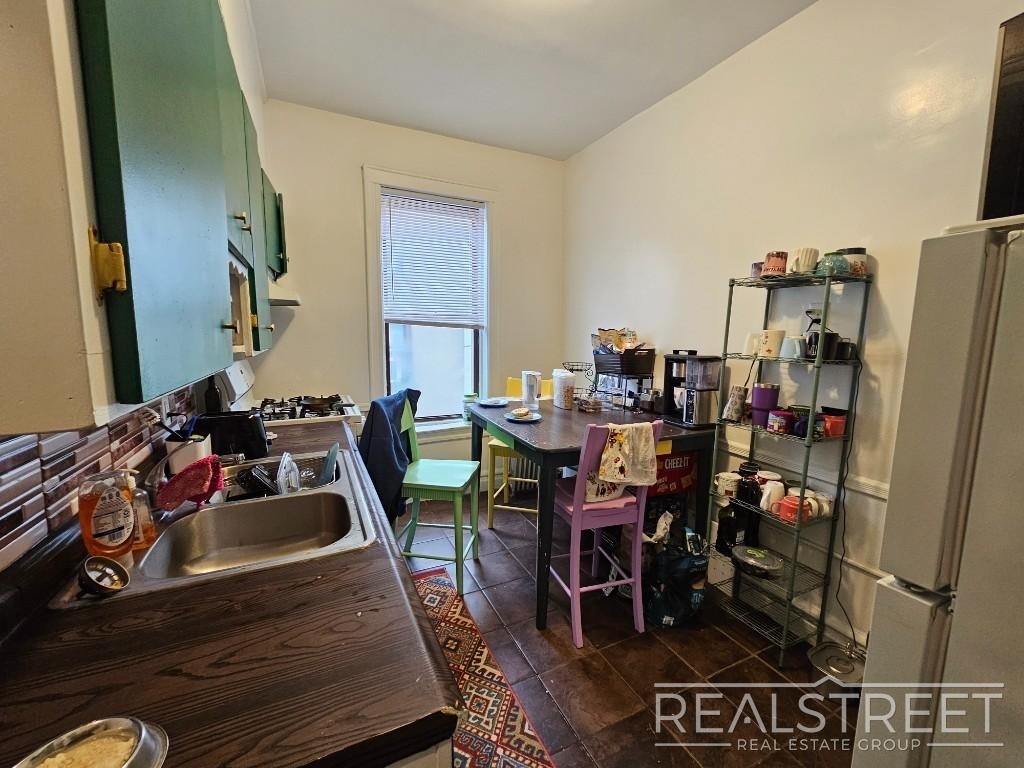 693 East New York Avenue - Photo 3