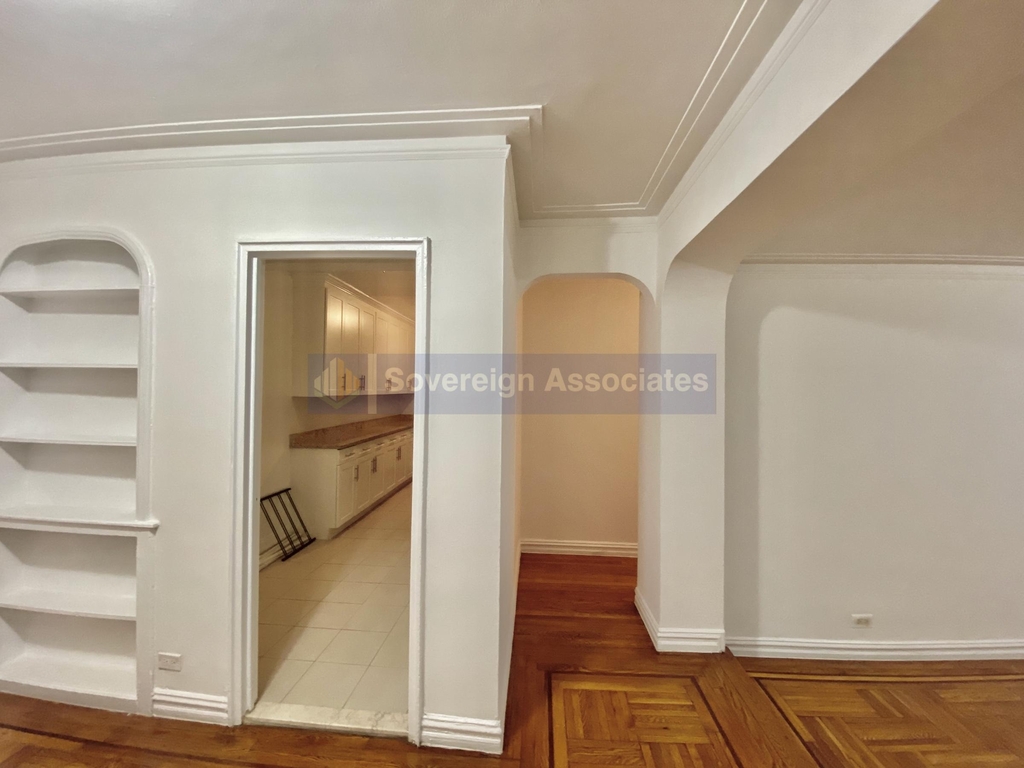 600 West 218th Street - Photo 7