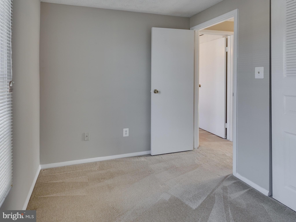 8025 Tyson Oaks Circle - Photo 32