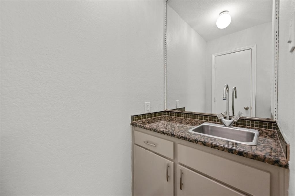 5126 Collinwood - Photo 10