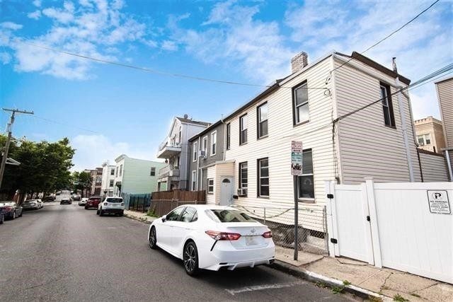 65 Ferry St - Photo 4