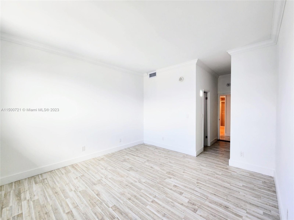 19380 Collins Ave - Photo 10