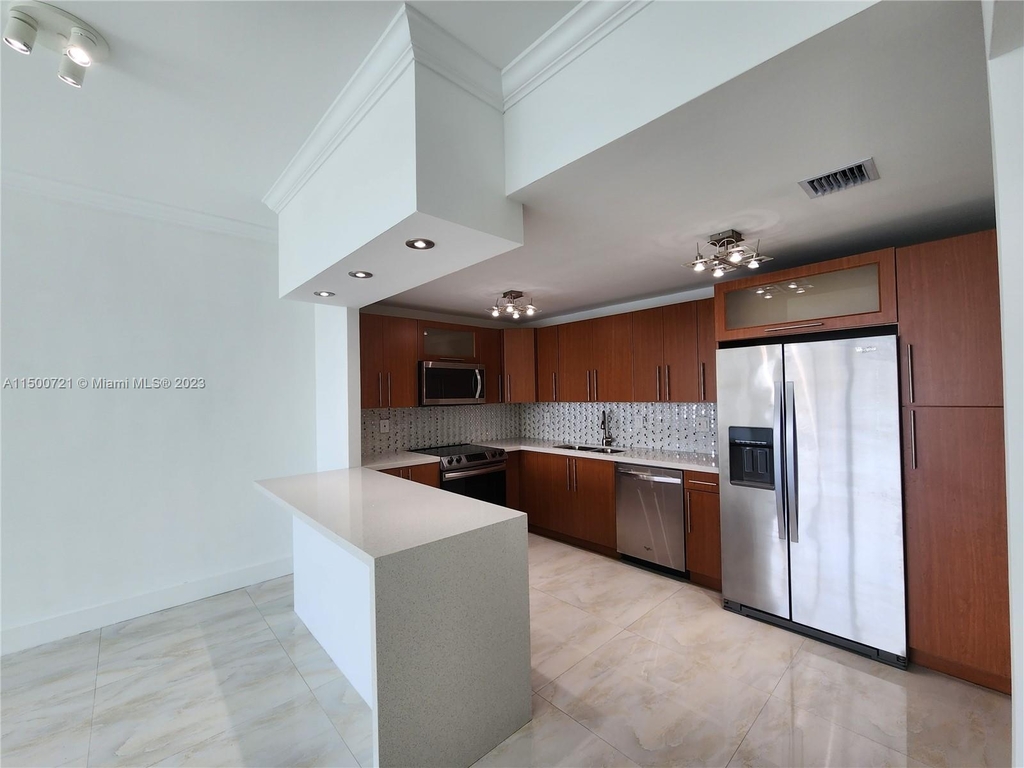 19380 Collins Ave - Photo 2