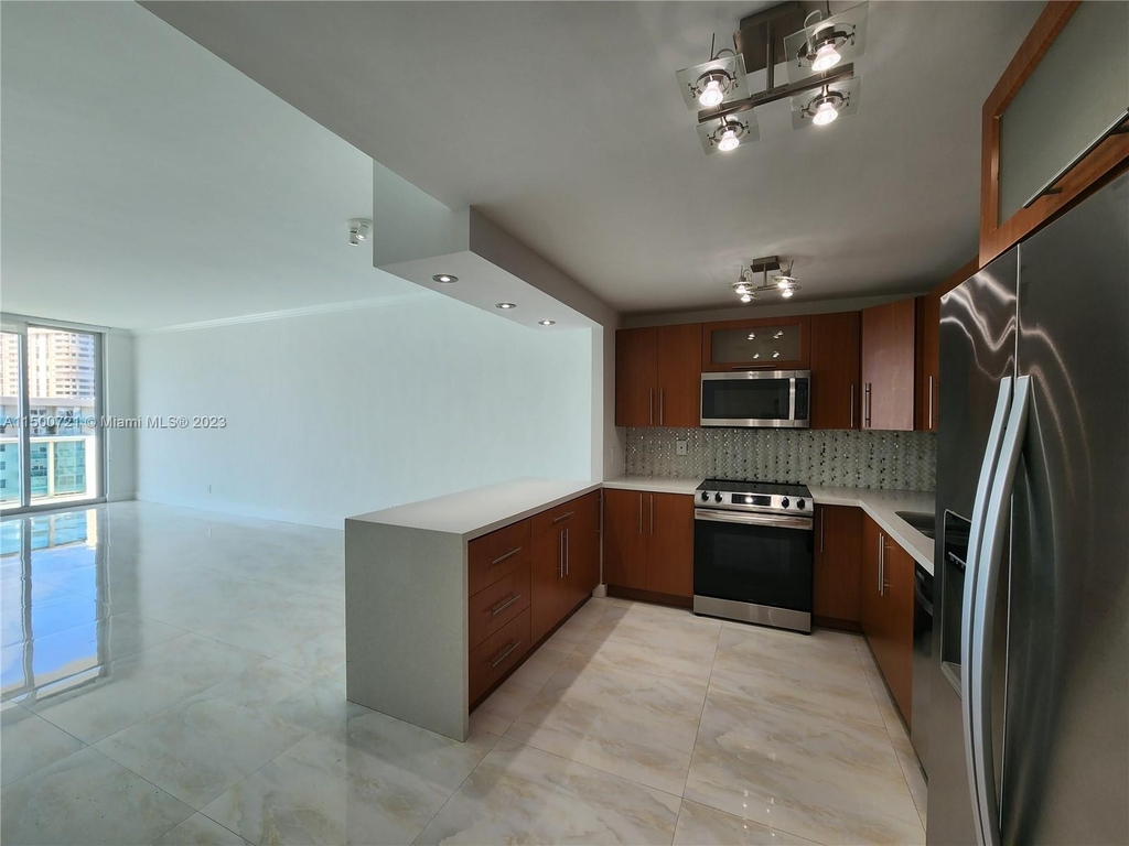 19380 Collins Ave - Photo 3