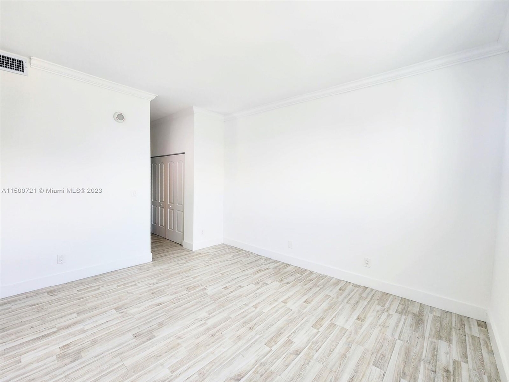19380 Collins Ave - Photo 9