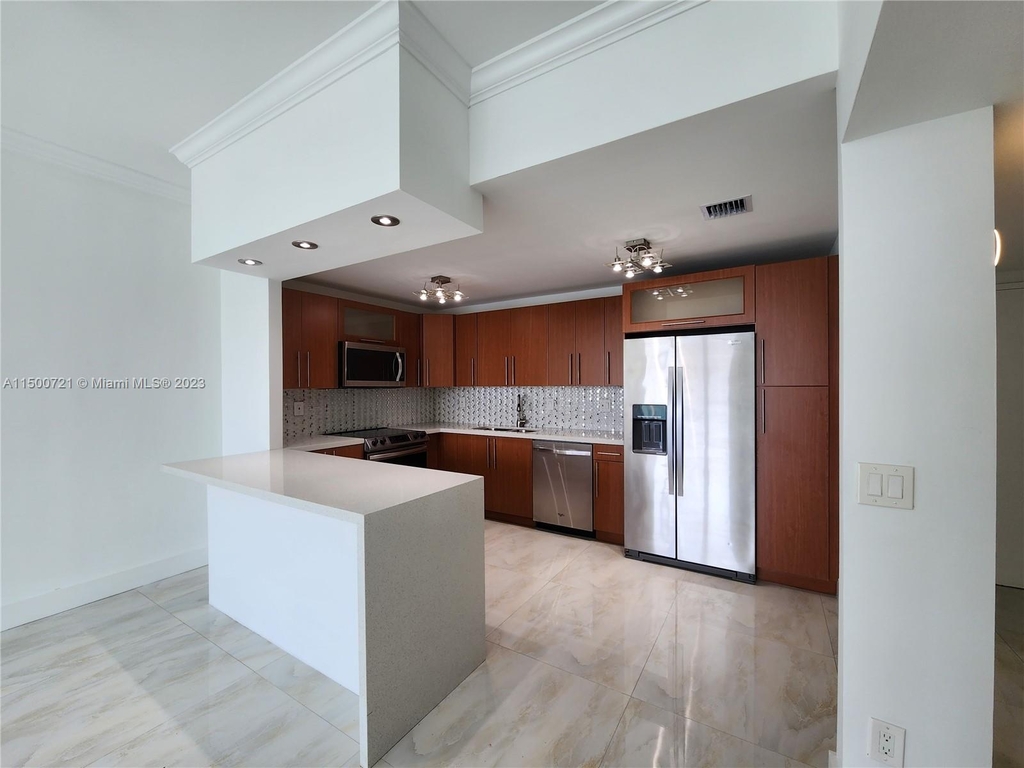 19380 Collins Ave - Photo 4