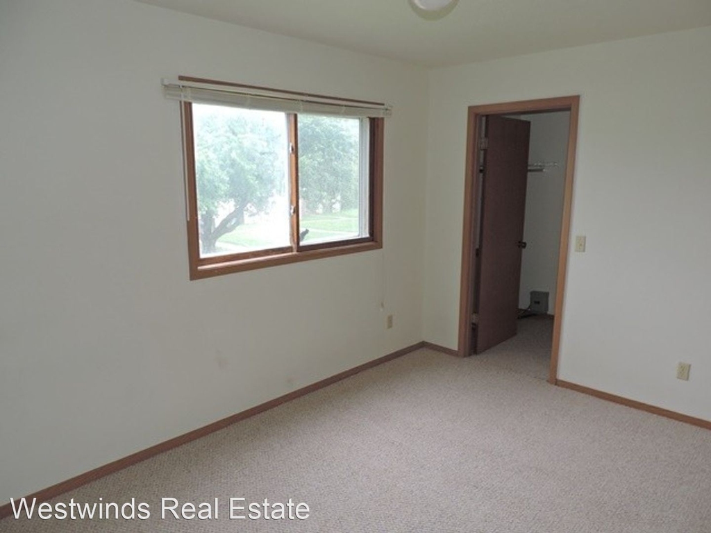 734 Westwinds Drive - Photo 11