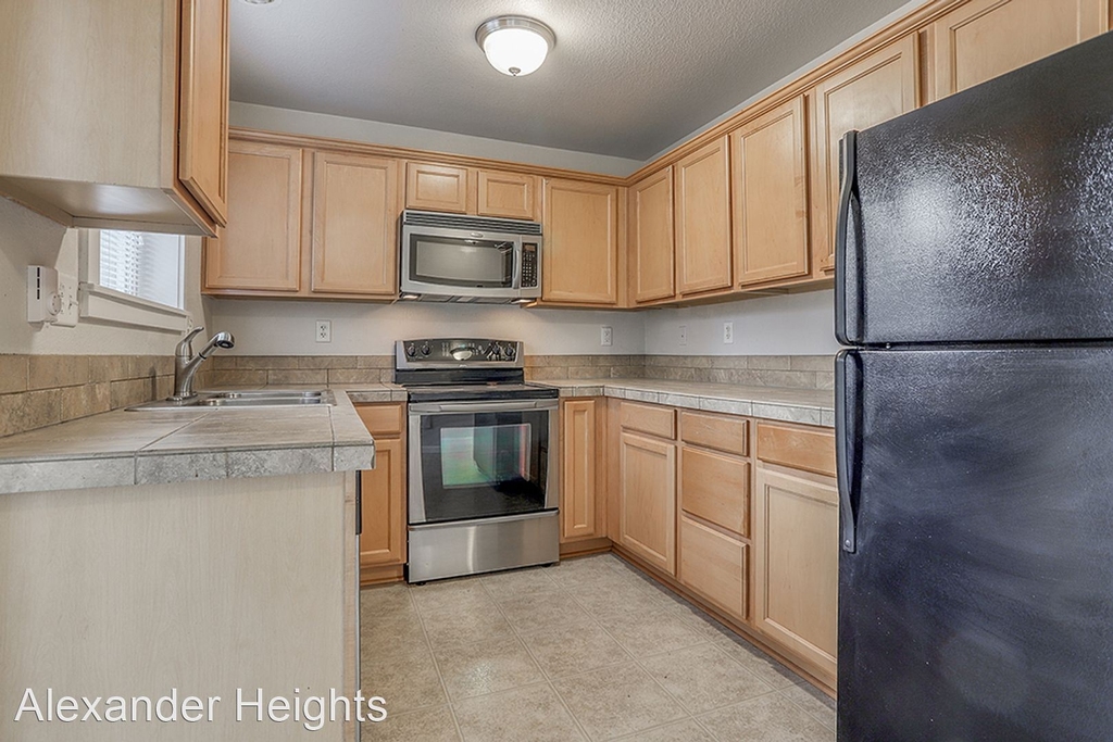 15075 Se Powell Blvd - Photo 1