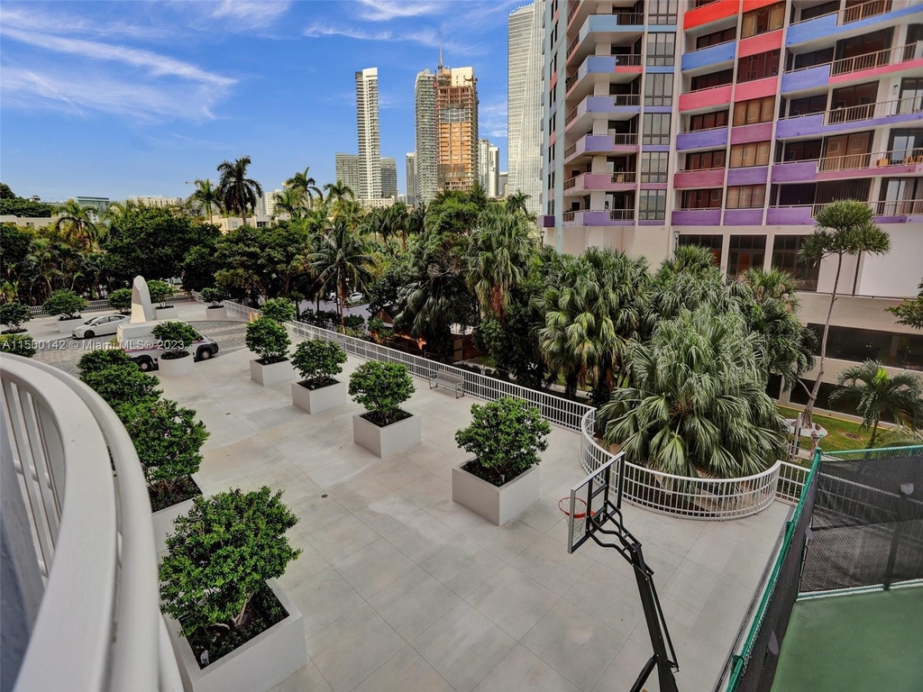 1627 Brickell Ave - Photo 33