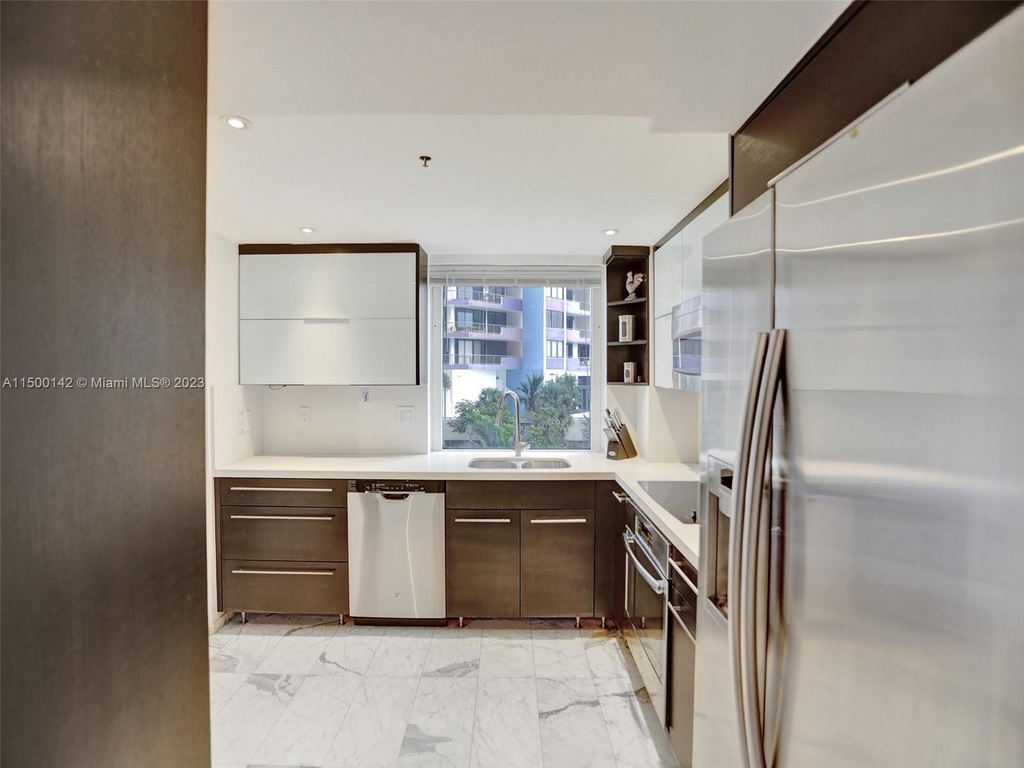 1627 Brickell Ave - Photo 11