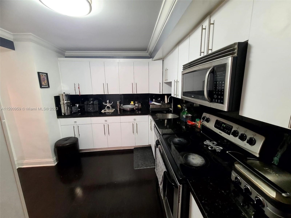 600 Ne 36 St - Photo 10