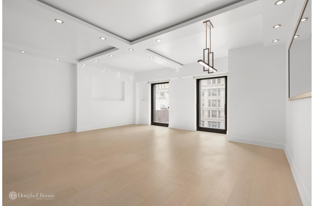 55 W 17th St - Photo 1