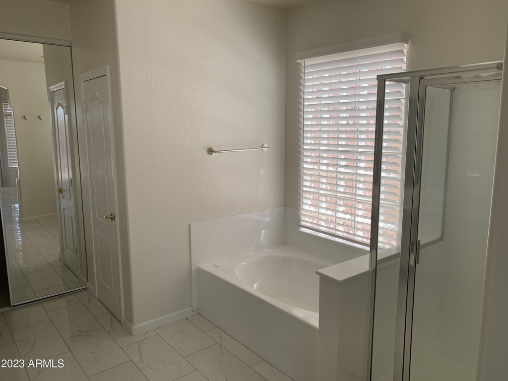 13793 W Vernon Avenue - Photo 11