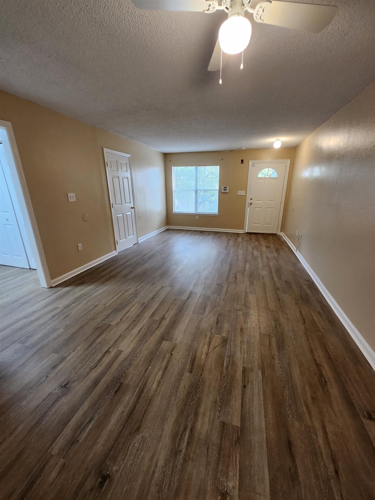 1100 Greentree Court - Photo 2