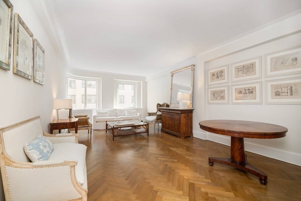 530 Park Avenue - Photo 2