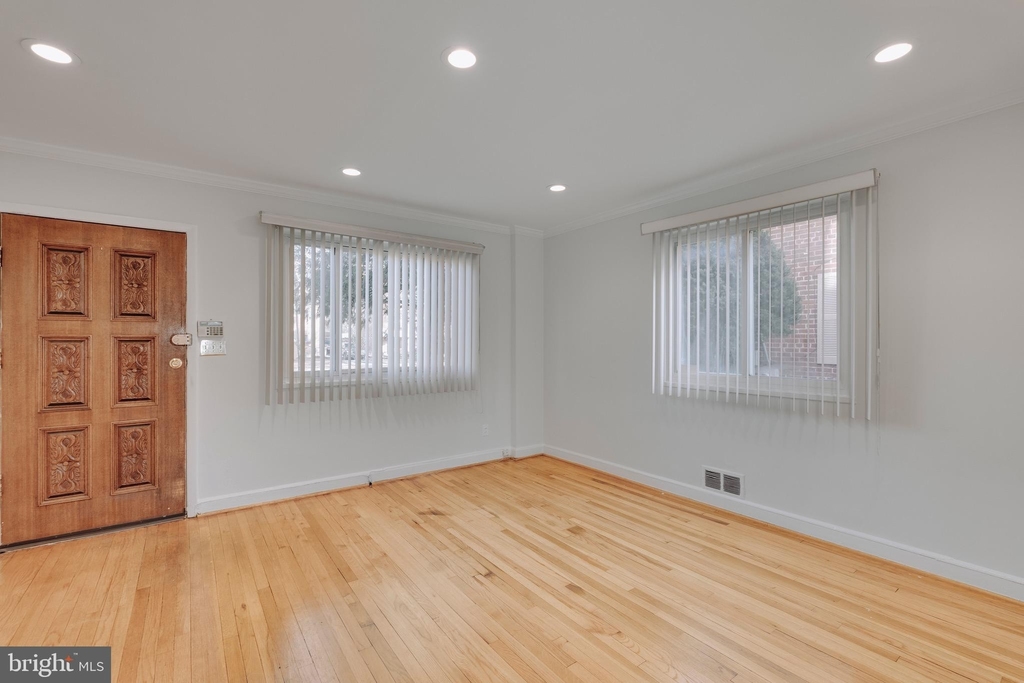 5006 14th Street Ne - Photo 10