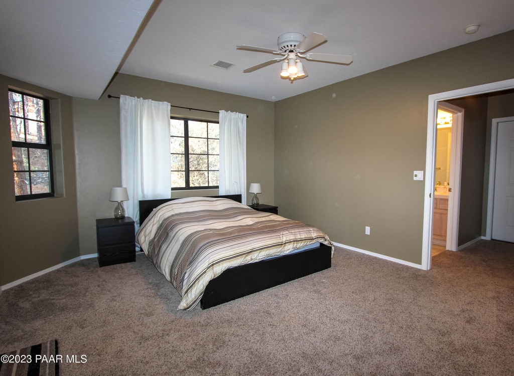1405 E Valley View Road - Photo 7
