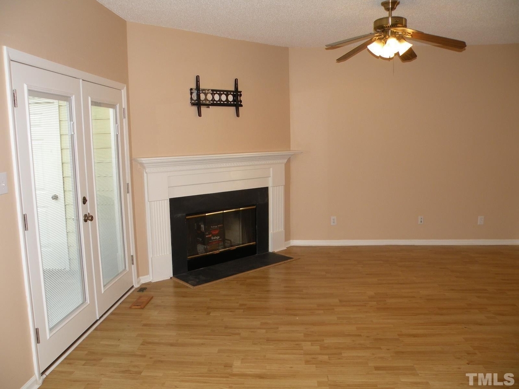 123 Charter Court - Photo 3