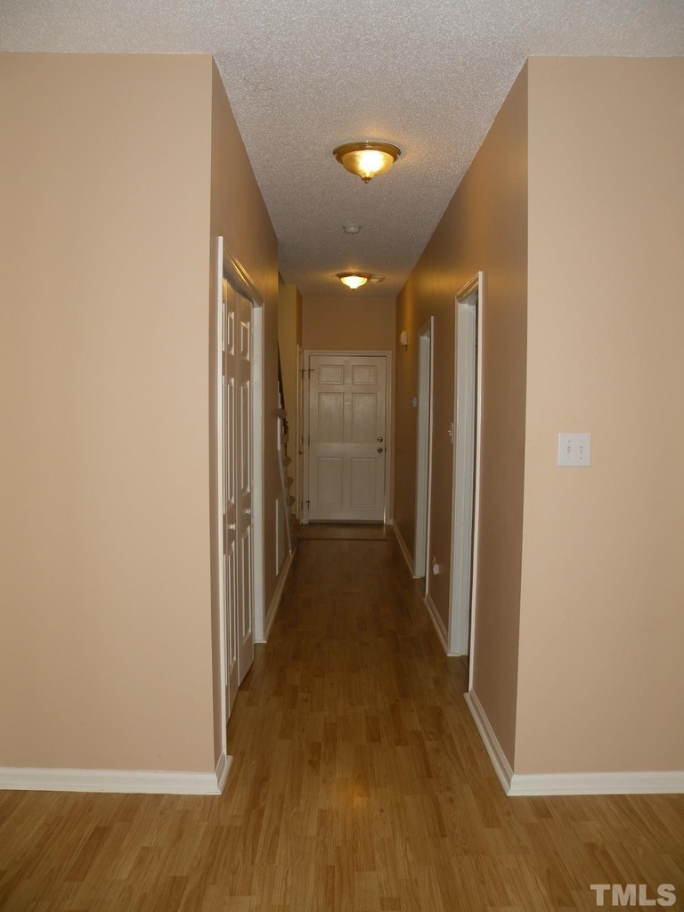 123 Charter Court - Photo 7