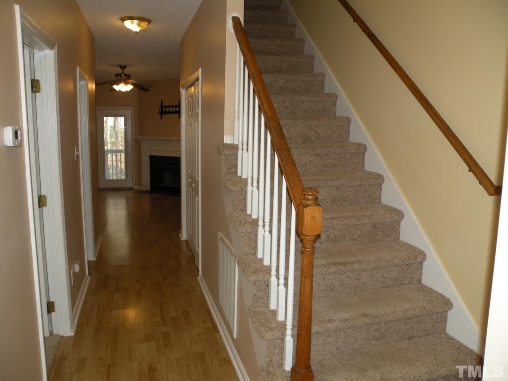 123 Charter Court - Photo 6