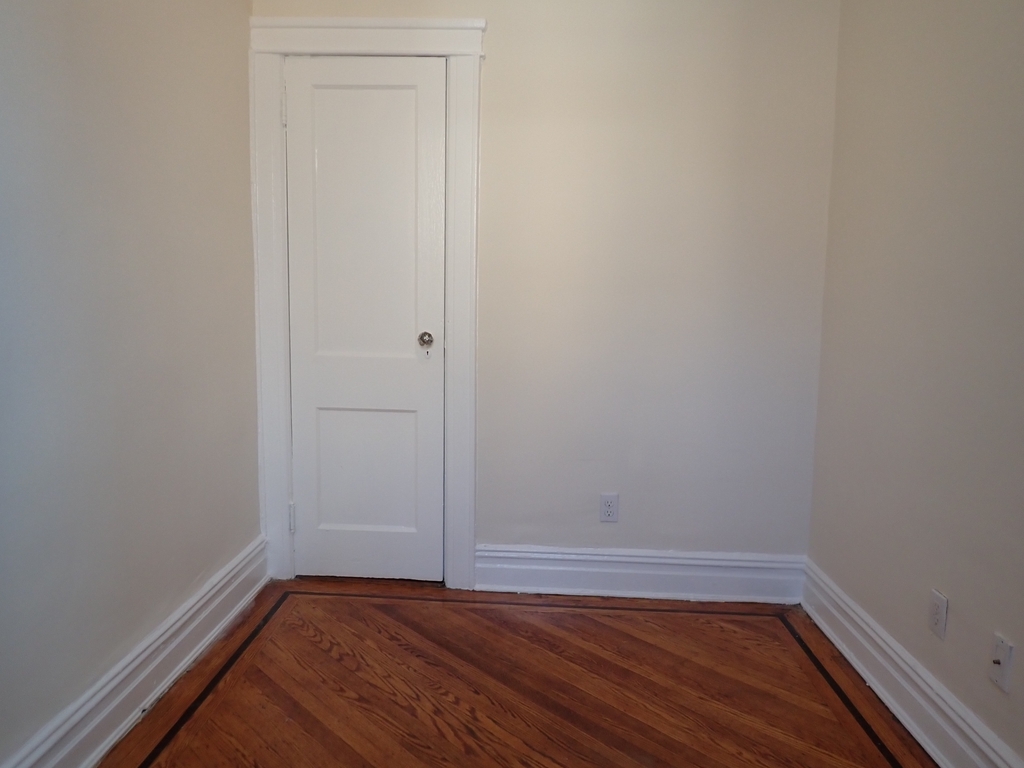 144 Linden Boulevard - Photo 4