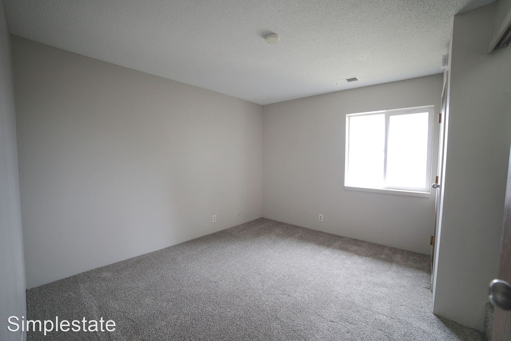 3033 W Capital Ave - Photo 9