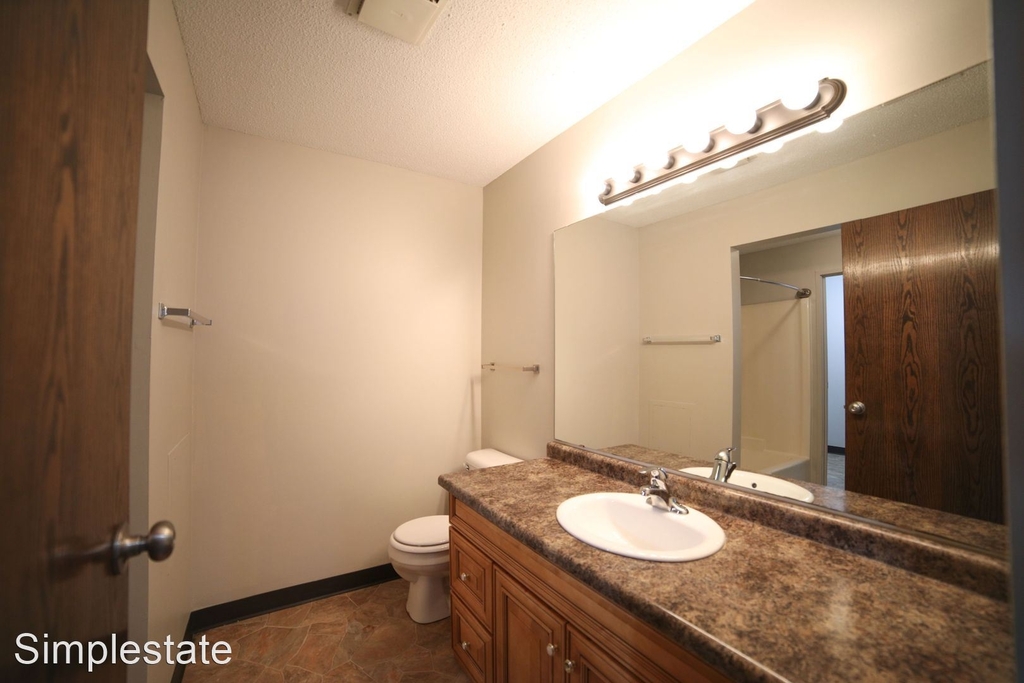 3033 W Capital Ave - Photo 6