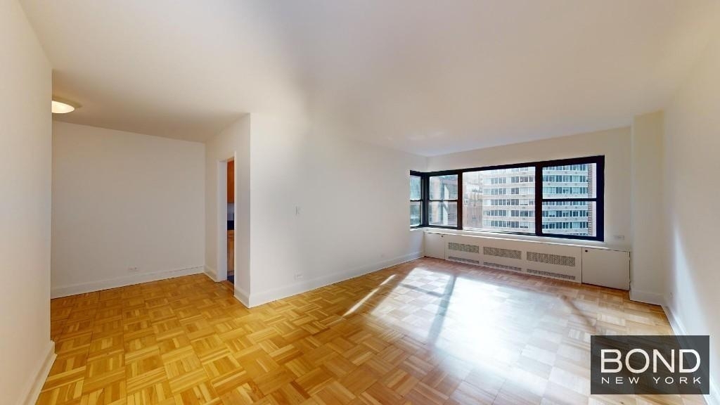 East 55th Street - Photo 2