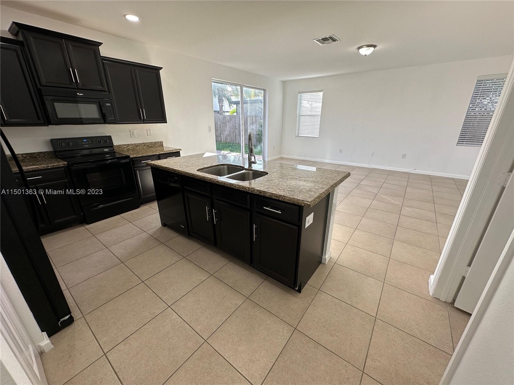 10980 Sw 225th Ter - Photo 5