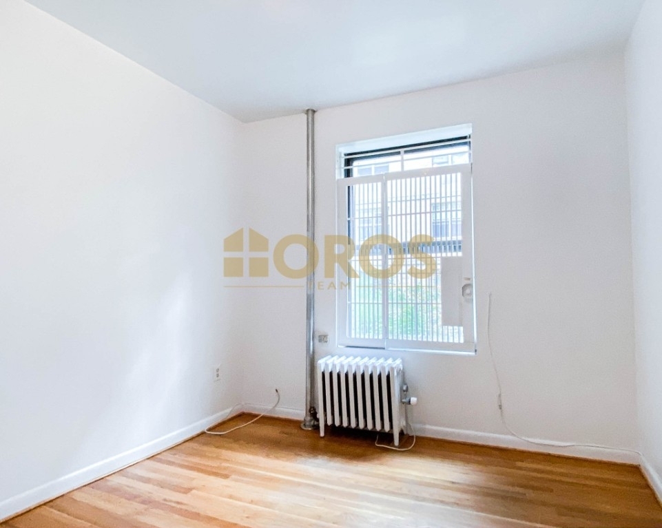 238 East 7th Street - Photo 4