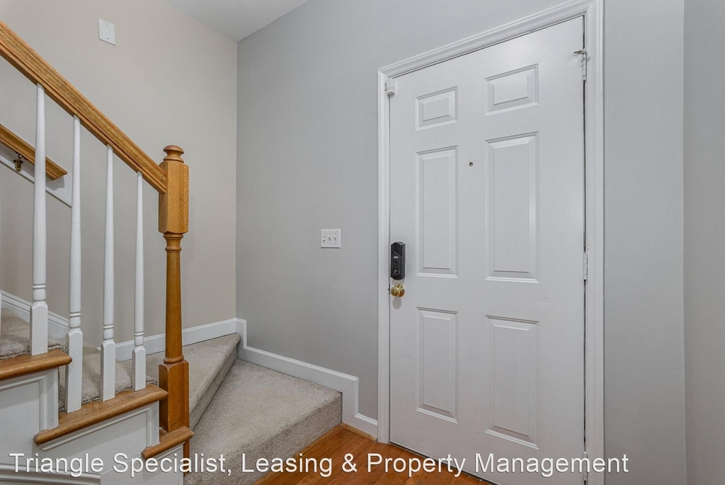 825 Genford Court - Photo 2