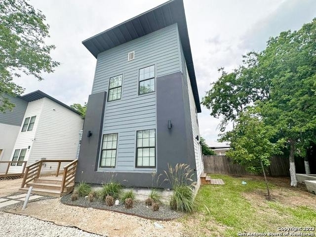 1022 Delaware St - Photo 13