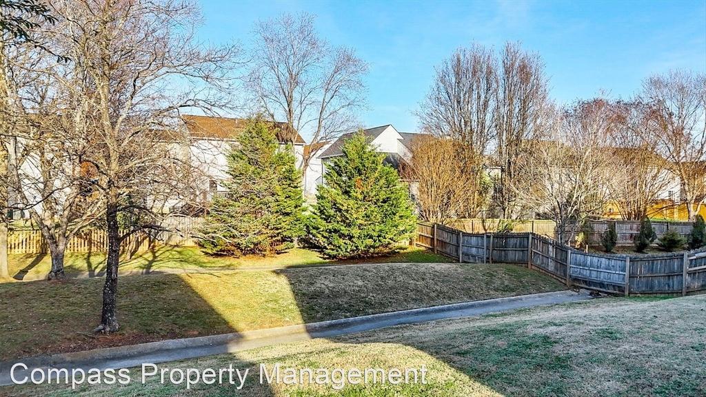 2024 Cairns Drive East - Photo 6