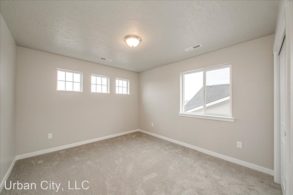 7877 E Edison Street - Photo 18