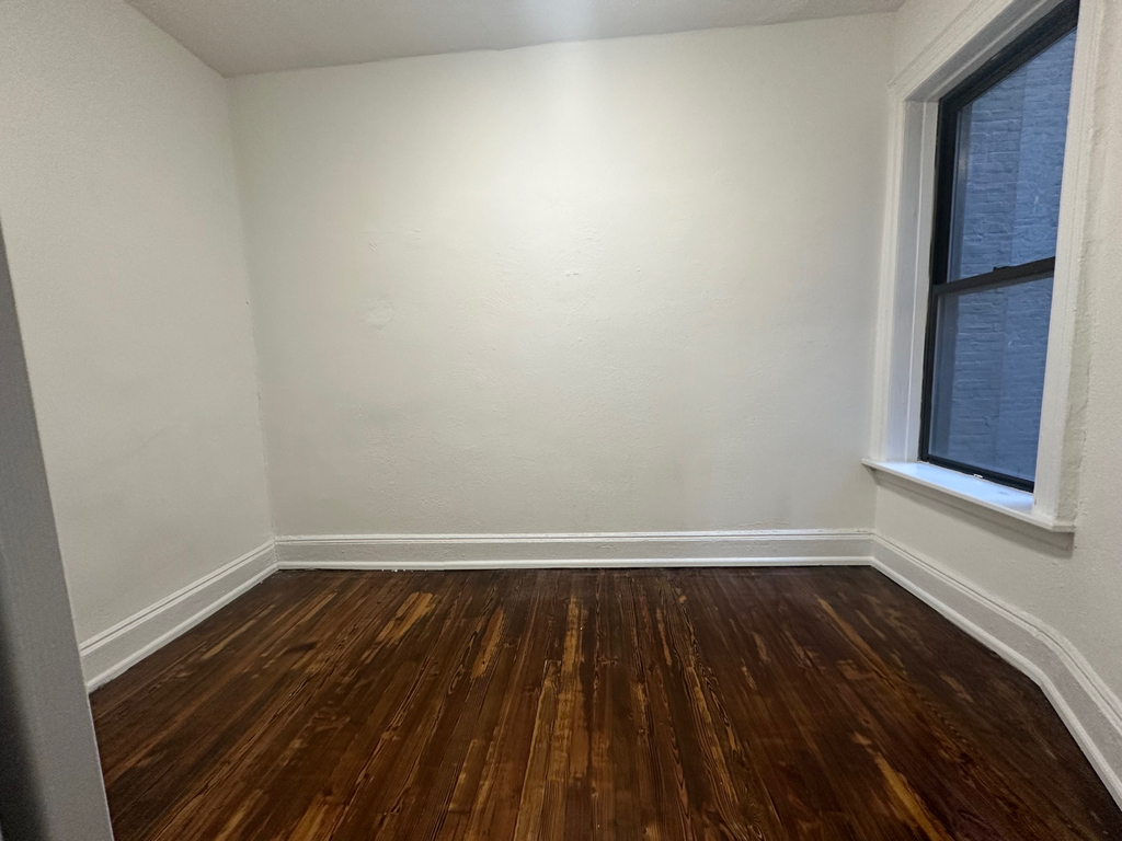 1427 York Avenue - Photo 1