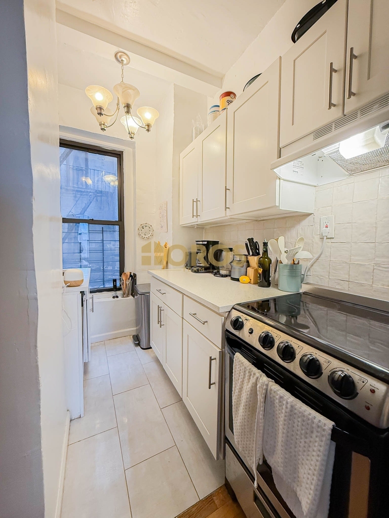 700 East 9th Street - Photo 4