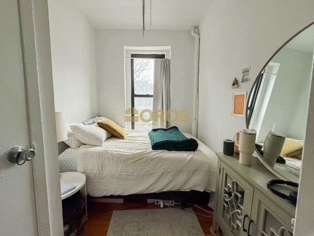 700 East 9th Street - Photo 5