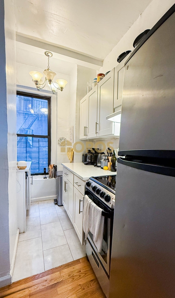 700 East 9th Street - Photo 6